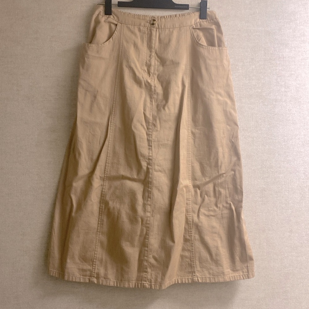 Women’s Maxi Tan Skirt (with pockets)